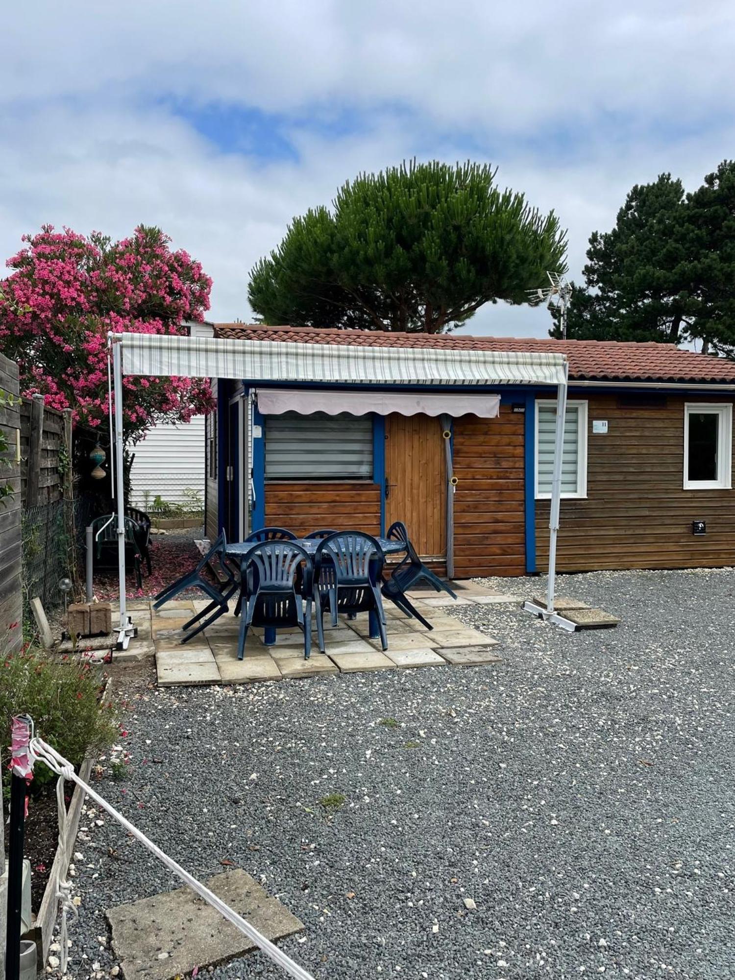 Chalet Agreable En Bord En De Mer. Le Port-des-Barques Exteriör bild